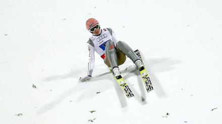 Severin Freund muss im zweiten Durchgang bei 143 Metern notlanden.