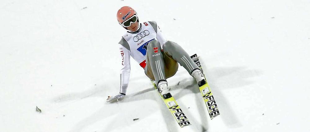 Severin Freund muss im zweiten Durchgang bei 143 Metern notlanden.