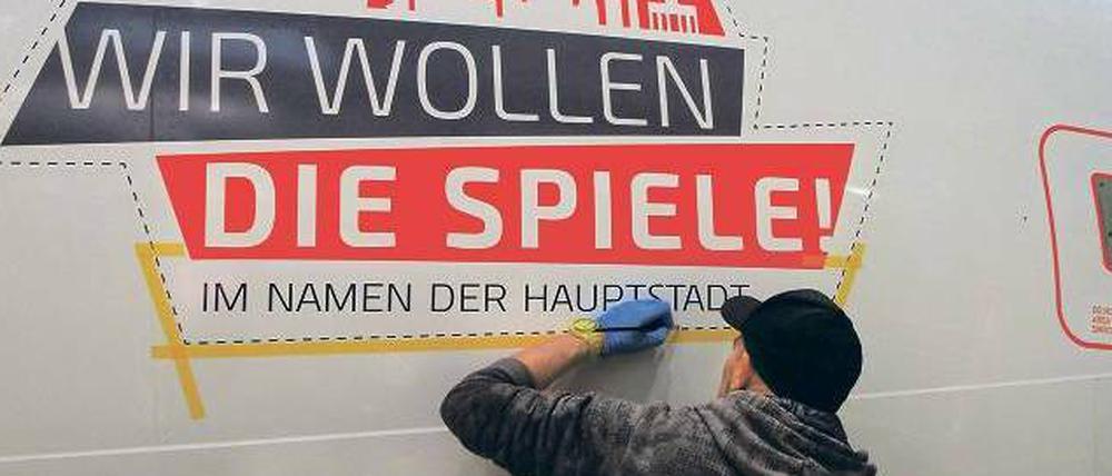 Vorspiel. Die skurrile Posse um den Olympia-Sticker des Senats, mit dem Air Berlin nicht für Olympia werben durfte, beendete die Fluggesellschaft am Mittwoch.