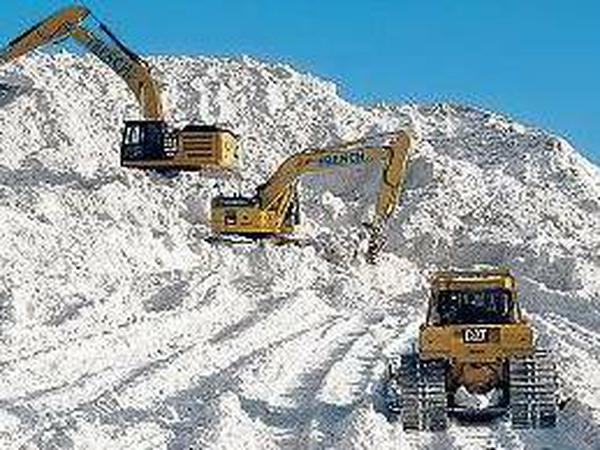 In Boston liegt der Schnee so hoch, dass er professionell geschmolzen wird. 