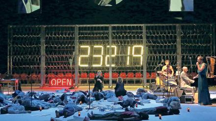 Chor der Sprachlosen. „Die Schutzbefohlenen“ von Elfriede Jelinek am Thalia Theater Hamburg.