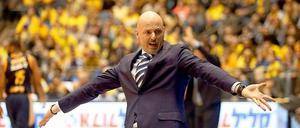 Was denn? Alba-Trainer Sasa Obradovic polarisiert an der Seitenlinie.