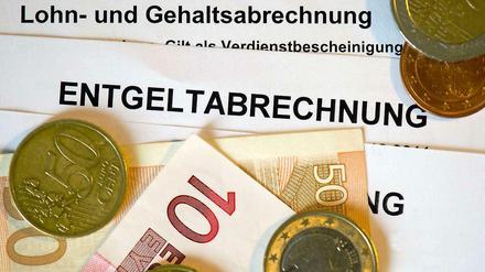Mehr in der Tasche. Nach einer langen Reallohnpause liegen die Bruttoeinkommen wieder auf dem Niveau des Jahres 2000.