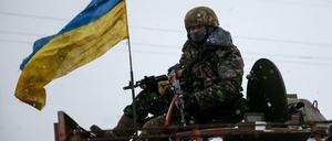 Ukrainische Soldaten bei Debalzewe. Die Stadt ist weiterhin umkämpft.