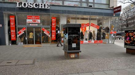 Der letzte Tag. Das West-Berliner Traditionsgeschäft Pelz Lösche hat dichtgemacht.