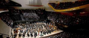 Blick in den Saal der Philharmonie de Paris beim Konzert der Berliner Philharmoniker.