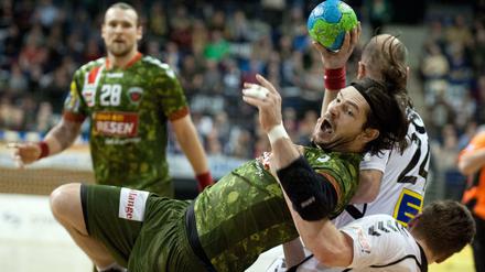 Masse und Klasse. Kreisläufer Evgeni Pevnov soll nach seiner Rückkehr nach Berlin das Offensivspiel bei den Füchsen beleben - bislang mit Erfolg. 