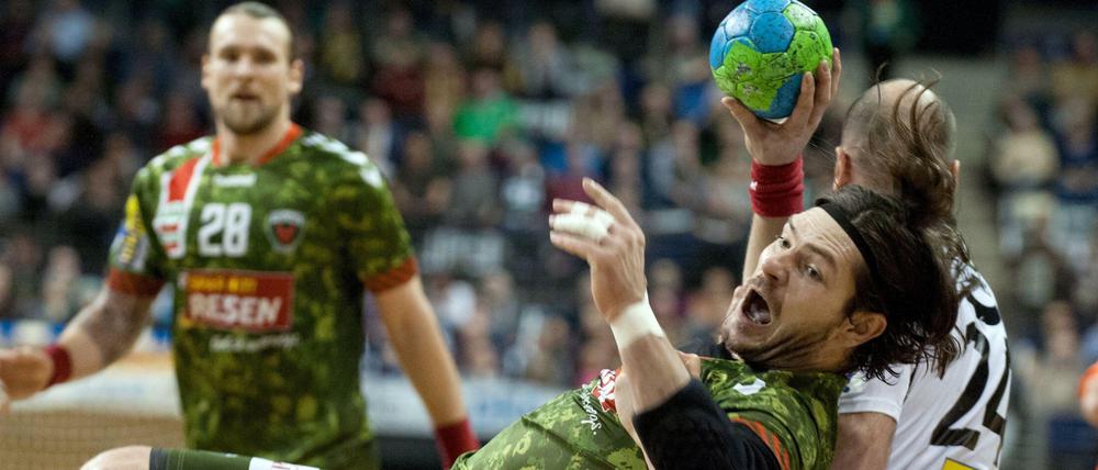 Masse und Klasse. Kreisläufer Evgeni Pevnov soll nach seiner Rückkehr nach Berlin das Offensivspiel bei den Füchsen beleben - bislang mit Erfolg. 