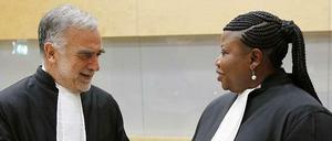 Der erste Chefankläger des Internationalen Stragerichtshofs, Luis Moreno Ocampo, hat 2012 den Staffelstab an seine Nachfolgerin und langjährige Stellvertreterin Fatou Bensouda übergeben. 
