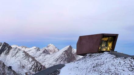 Eine von fünf begehbaren Skulpturen an der Timmelsjoch-Hochalpenstraße in Südtirol.