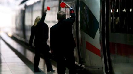 Mitarbeiter der Deutschen Bahn in Frankfurt.