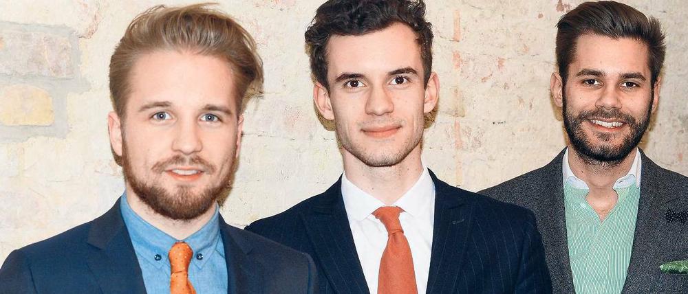 Die Drei von der Maßkonfektion. Philipp Wyss, Alexander Davaroukas und Bilal Taher (von links) sind Monokel.