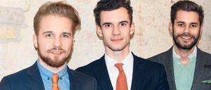 Die Drei von der Maßkonfektion. Philipp Wyss, Alexander Davaroukas und Bilal Taher (von links) sind Monokel. 