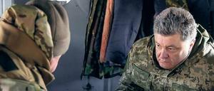 Der Kriegsherr. Der ukrainische Präsident Petro Poroschenko hat sich zuletzt immer wieder mit seinem Militär gezeigt.