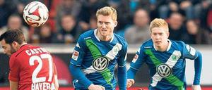 Ball- und Torjäger. André Schürrle (Mitte) und Kevin de Bruyne treiben und prägen das Offensivspiel des VfL Wolfsburg. Sonntag muss Hertha BSC mit Trainer Pal Dardai (unten) beim Tabellenzweiten antreten. 