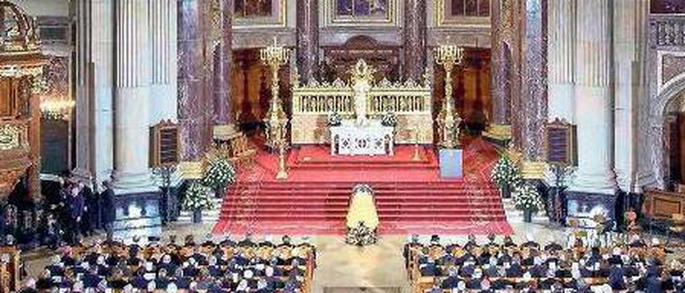 Die Trauerfeier fand im Berliner Dom statt - keine andere Kirche wäre groß genug gewesen für die 2000 Besucher.