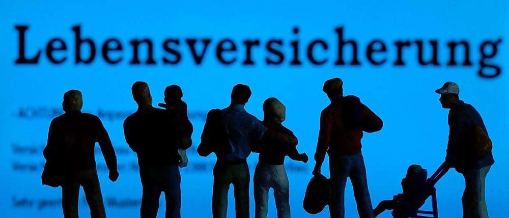 Vergeblich geklagt. Im Kampf um eine höhere Überschussbeteiligung beim Ablauf ihrer Police haben Versicherte eine weitreichende juristische Niederlage erlitten.