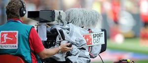 Diktiert das Bezahlfernsehen bald auch in Deutschland die Anstoßzeiten?