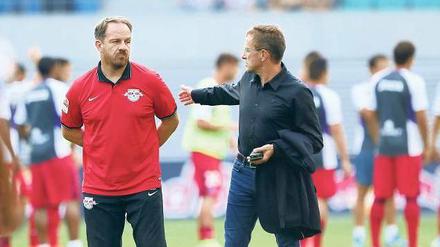 Schwieriges Verhältnis. Sportdirektor Ralf Rangnick (rechts) hat sich nie gut mit Alexander Zorniger verstanden, nun musste der Trainer gehen.