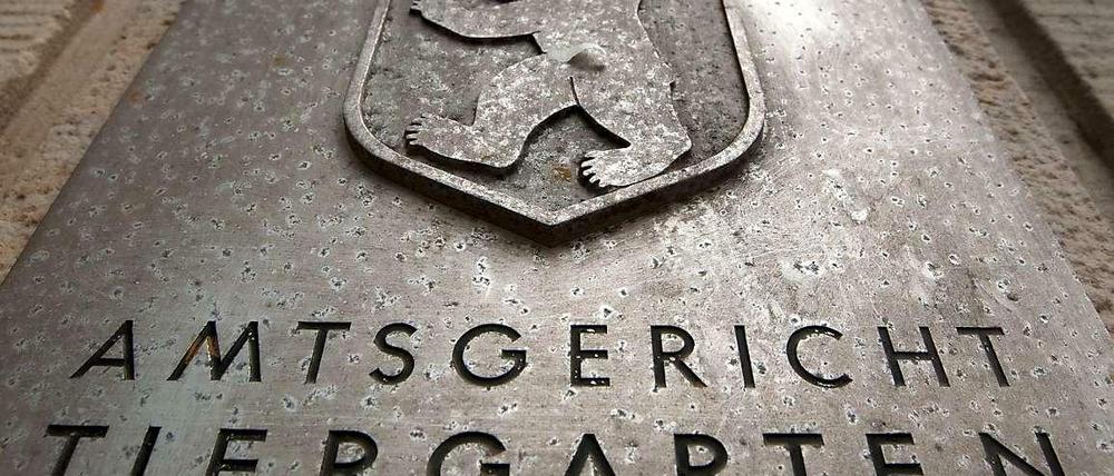 Versteigert werden im Amtsgericht Tiergarten fast jede Woche ehemalige Asservate – also Gegenstände, die bei Gerichtsverfahren eine Rolle gespielt haben