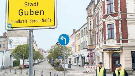 Stadtwache. Die Verwaltung in Guben schickt seit einiger Zeit Streifen auf die Straßen, um Straftaten vorzubeugen.