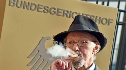 Der Fall des Rauchers Friedhelm Adolfs aus Düsseldorf ist noch nicht abgeschlossen. Laut Urteil muss der Prozess neu aufgerollt werden.