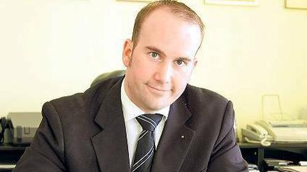 Gegen den Strom. Fabian Lenzen arbeitet in einem eher unbeliebten Job: Er ist Bestatter. 