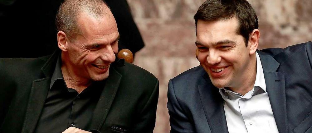 Die Griechen können wieder ein bisschen lachen: Ministerpräsident Alexis Tsipras mit seinem Finanzminister Yanis Varoufakis.