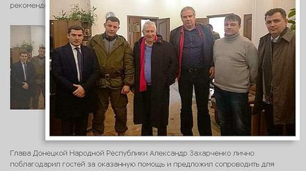 Erinnerungsfoto. Linken-Bundestagsabgeordnete Wolfgang Gehrcke (3. von links) und Andrej Hunko mit Separatistenführer Alexander Sachartschenko in Donezk - auf der Onlineseite novorossijanews.ru