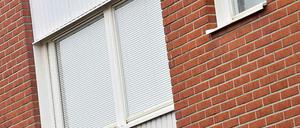 In diesem Haus in der Gemeinde Bromölla in Schweden soll eine Mutter ihre drei Töchter jahrelang eingesperrt haben.