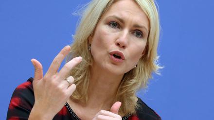 Darf auch weiterhin die NPD kritisieren: Bundesfamilienministerin Manuela Schwesig.