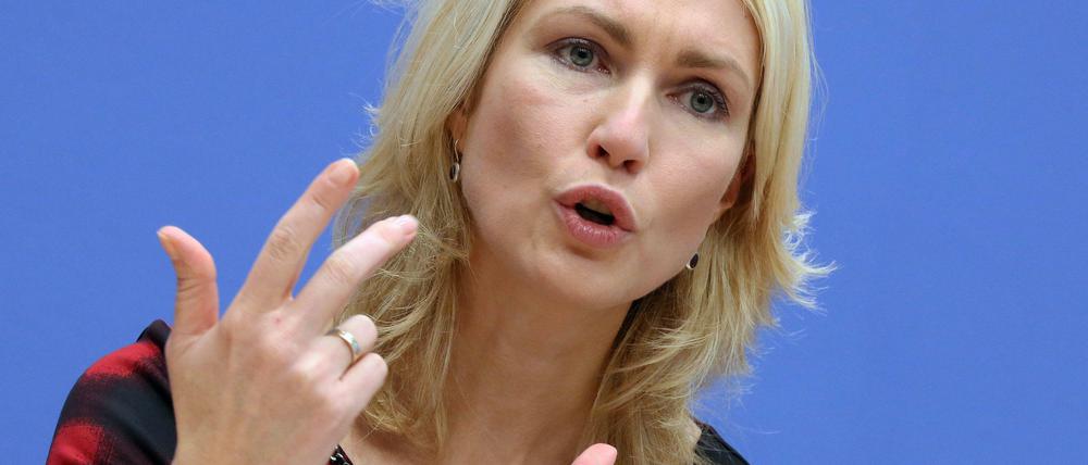 Darf auch weiterhin die NPD kritisieren: Bundesfamilienministerin Manuela Schwesig.