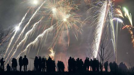 Nicht nur auf dem Berliner Teufelsberg gehört Feuerwerk am 31. Dezember dazu.