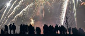 Nicht nur auf dem Berliner Teufelsberg gehört Feuerwerk am 31. Dezember dazu.