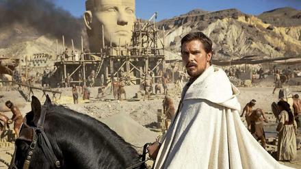Ein Weißer als Moses: In Amerika erobert "Exodus" mit Christian Bale die Charts. In den sozialen Netzwerken wird über Rassismus in "Exodus" gestritten. 