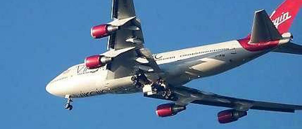 Das ist die Boeing 747 der Virgin Atlantic mit dem eingeklemmten Fahrwerk, die am Montag über Südengland kreiste.
