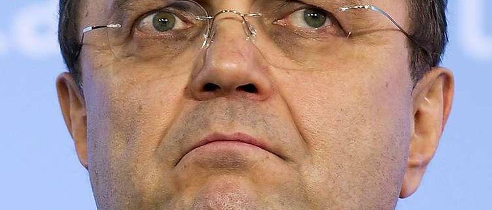Der stellvertretende Unions-Fraktionschef Hans-Peter Friedrich (CSU) hat Kanzlerin Angela Merkel (CDU) für das Erstarken der Anti-Islam-Bewegung Pegida und der rechtskonservativen Partei AfD mitverantwortlich gemacht. 