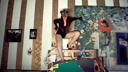 Kunst und Magie. Die 31-jährige Rumänin Viviana Druga nutzt für ihre Kunst die Mittel der Fotografie und der Performance. Auffällig ist ihre Vorliebe für Streifen.