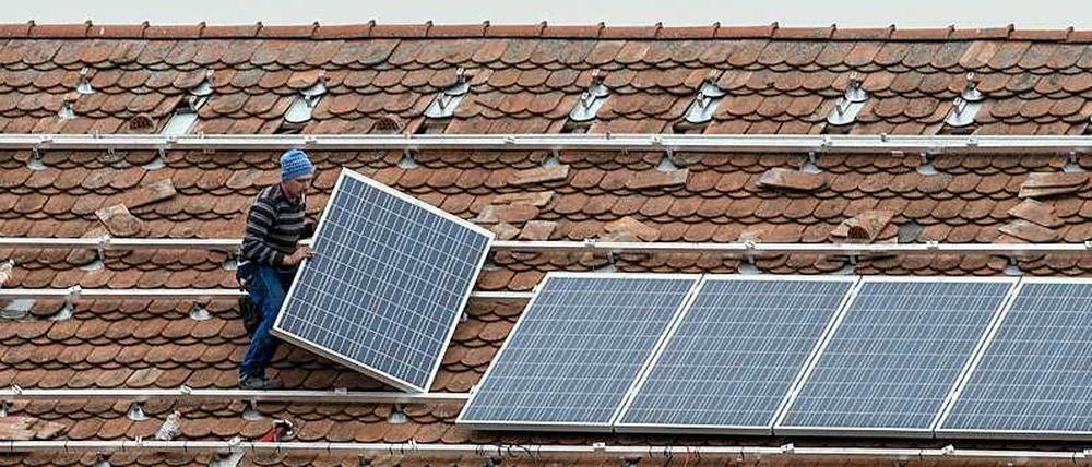 Sonnenfinsternis. In diesem Jahr wurden deutlich weniger neue Photovoltaik-Anlagen installiert als in 2013.