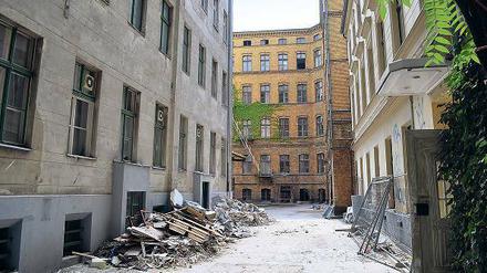 Aufbruchstimmung. Manch schöner Hofeingang in der Nachbarschaft von „Neue West“ in der Potsdamer Straße lädt zu einer Entdeckungstour ein.