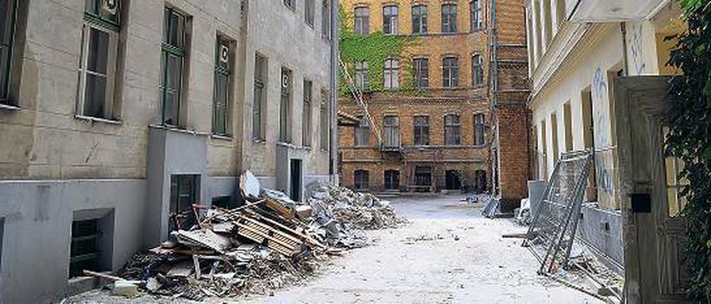 Aufbruchstimmung. Manch schöner Hofeingang in der Nachbarschaft von „Neue West“ in der Potsdamer Straße lädt zu einer Entdeckungstour ein.