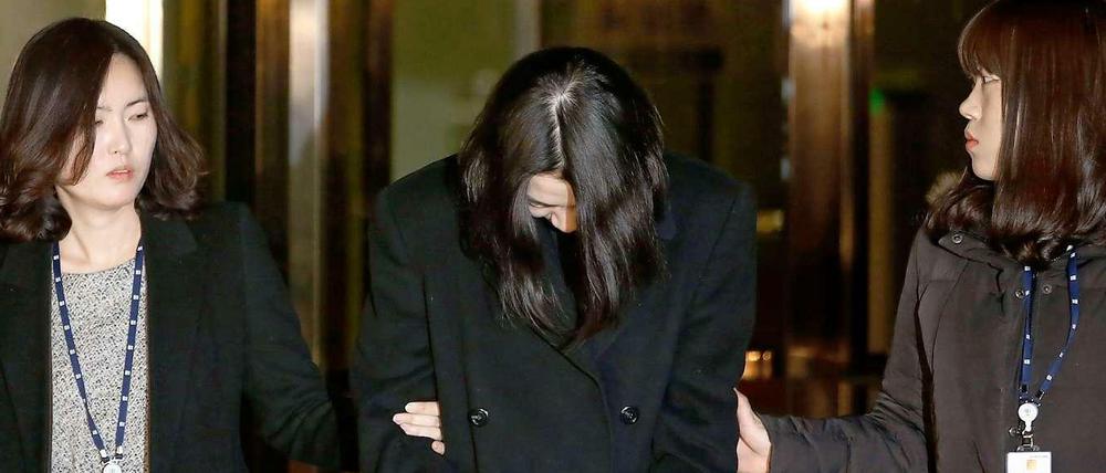 Abgeführt: Heather Cho, Tochter des Chefs von Korean Air.