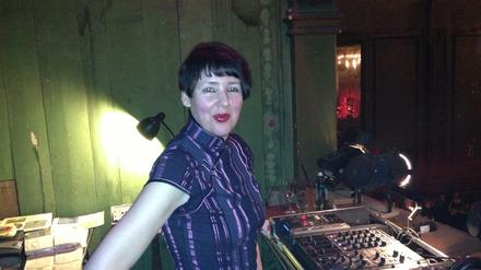 Djane Clärchen, die Resident DJane in Clärchens Ballhaus
