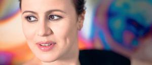 Melodieverliebt. DJ Steffi kam aus den Niederlanden nach Berlin und legt in der ganzen Welt auf. Am liebsten House Music.