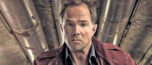 Auf der Spur der Verschwörung: Bei seinen Recherchen gerät der Journalist Peter Verås (Jon Øigarden) selbst in Lebensgefahr. Foto: ARD