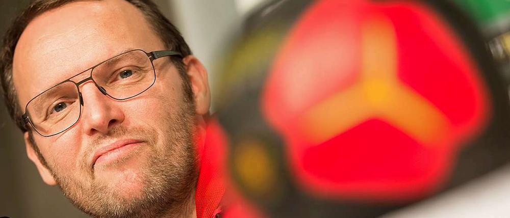 Blick nach vorn. Für Bundestrainer Dagur Sigurdsson wird es ab 15. Januar ernst.