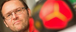 Blick nach vorn. Für Bundestrainer Dagur Sigurdsson wird es ab 15. Januar ernst. 