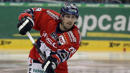 Jens Baxmann, 29, spielt seit 2003 für die Eisbären, mit denen er sieben Mal Deutscher Meister wurde. Am Dienstag (30.12.) empfangen die Berliner den ERC Ingolstadt (19.30 Uhr, Arena am Ostbahnhof).