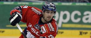 Jens Baxmann, 29, spielt seit 2003 für die Eisbären, mit denen er sieben Mal Deutscher Meister wurde. Am Dienstag (30.12.) empfangen die Berliner den ERC Ingolstadt (19.30 Uhr, Arena am Ostbahnhof).