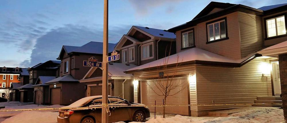 In diesem Haus rechts in Edmonton waren sieben Leichen gefunden worden.